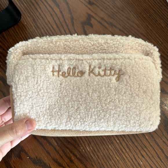 Hello Kitty Cream Fleece Make up Pouch - Picture 7 of 16